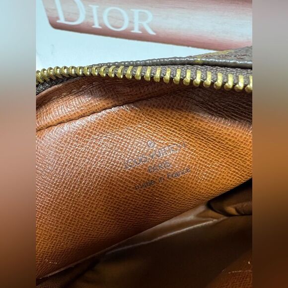 LOUIS VUITTON-SL0050 Danube Monogram Canvas Crossbody - Picture 14 of 15